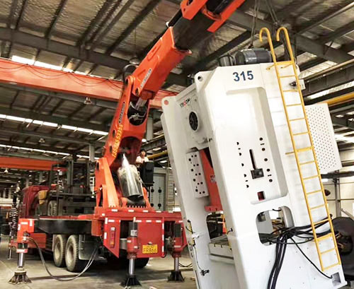 东郊镇附近随车吊出租，轻松解决运输难题