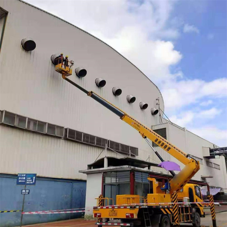 东郊镇高空作业车出租服务：专业广告牌安装解决方案