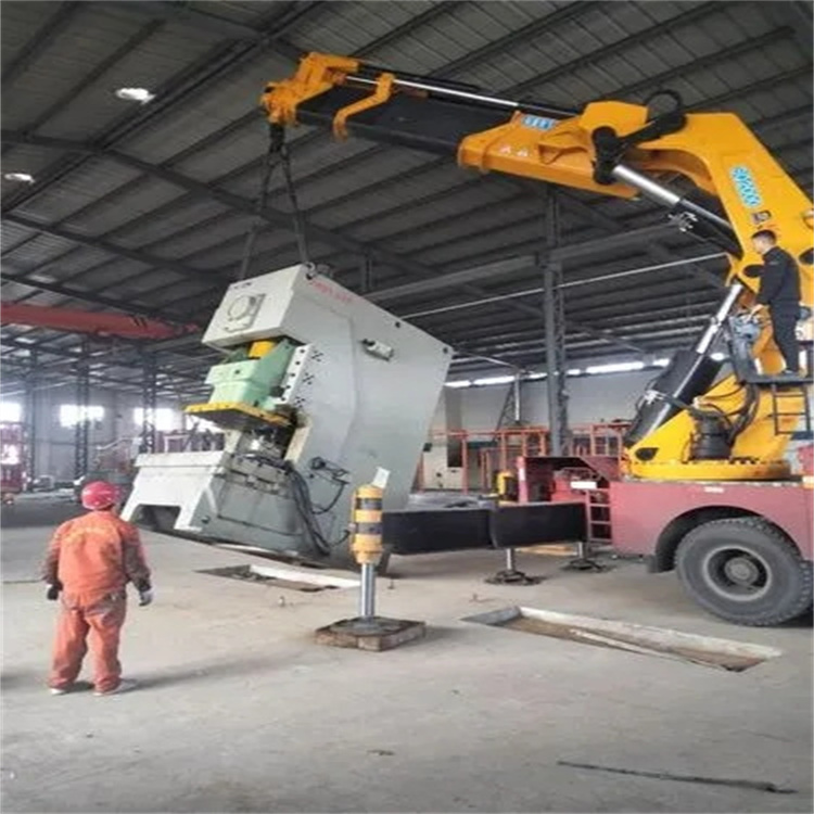 东郊镇80吨折臂吊车出租附近电话