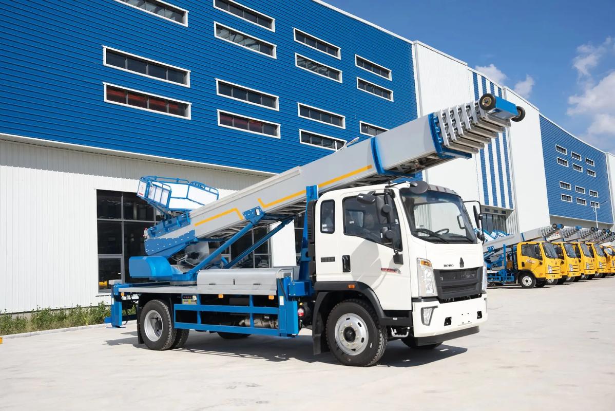 东郊镇出租云梯车高空作业车 建筑垃圾搬运