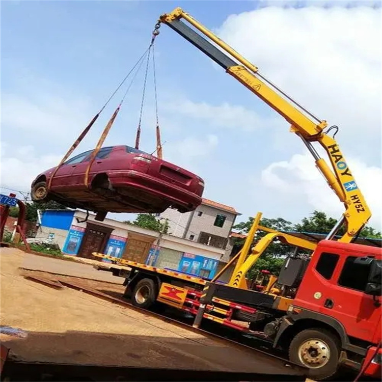 东郊镇吊车吊汽车的正确方法